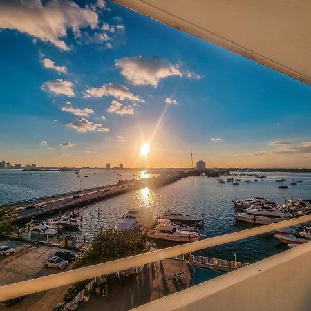 Bayfront Apartment Breathtaking Views- One Bedroom W Balcony- Living Room -Free Parking Miami Beach Luaran gambar