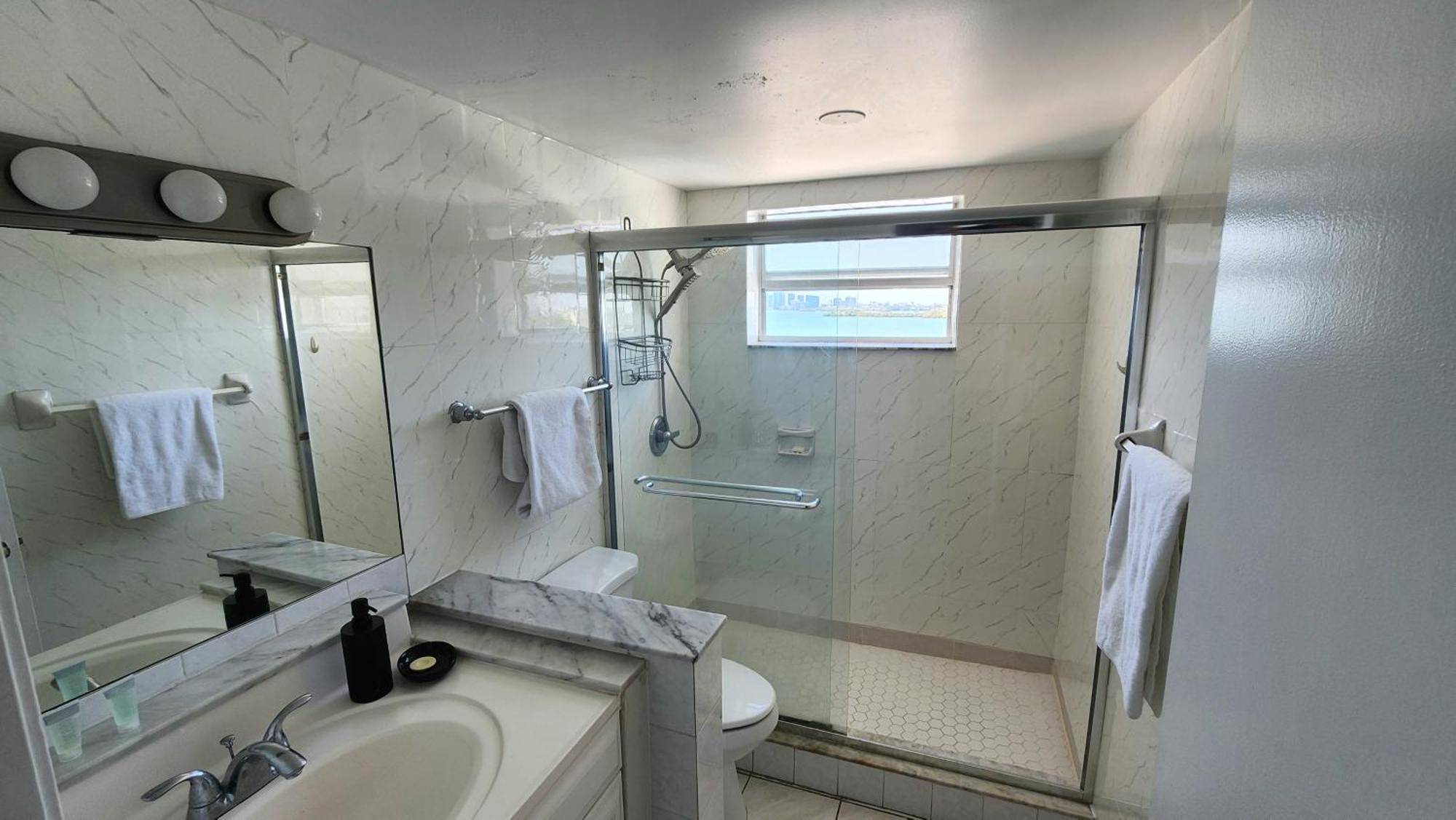 Bayfront Apartment Breathtaking Views- One Bedroom W Balcony- Living Room -Free Parking Miami Beach Luaran gambar