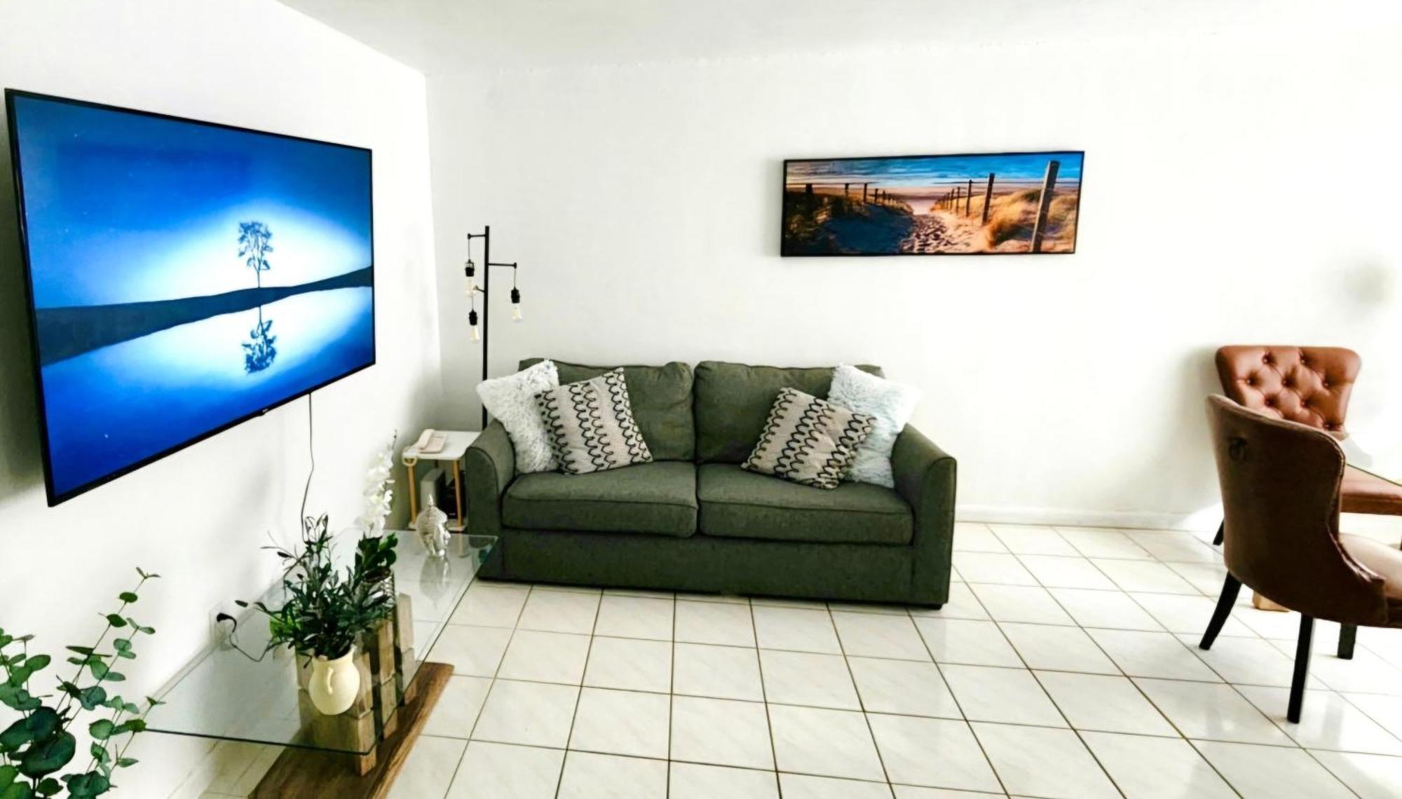 Bayfront Apartment Breathtaking Views- One Bedroom W Balcony- Living Room -Free Parking Miami Beach Bilik gambar