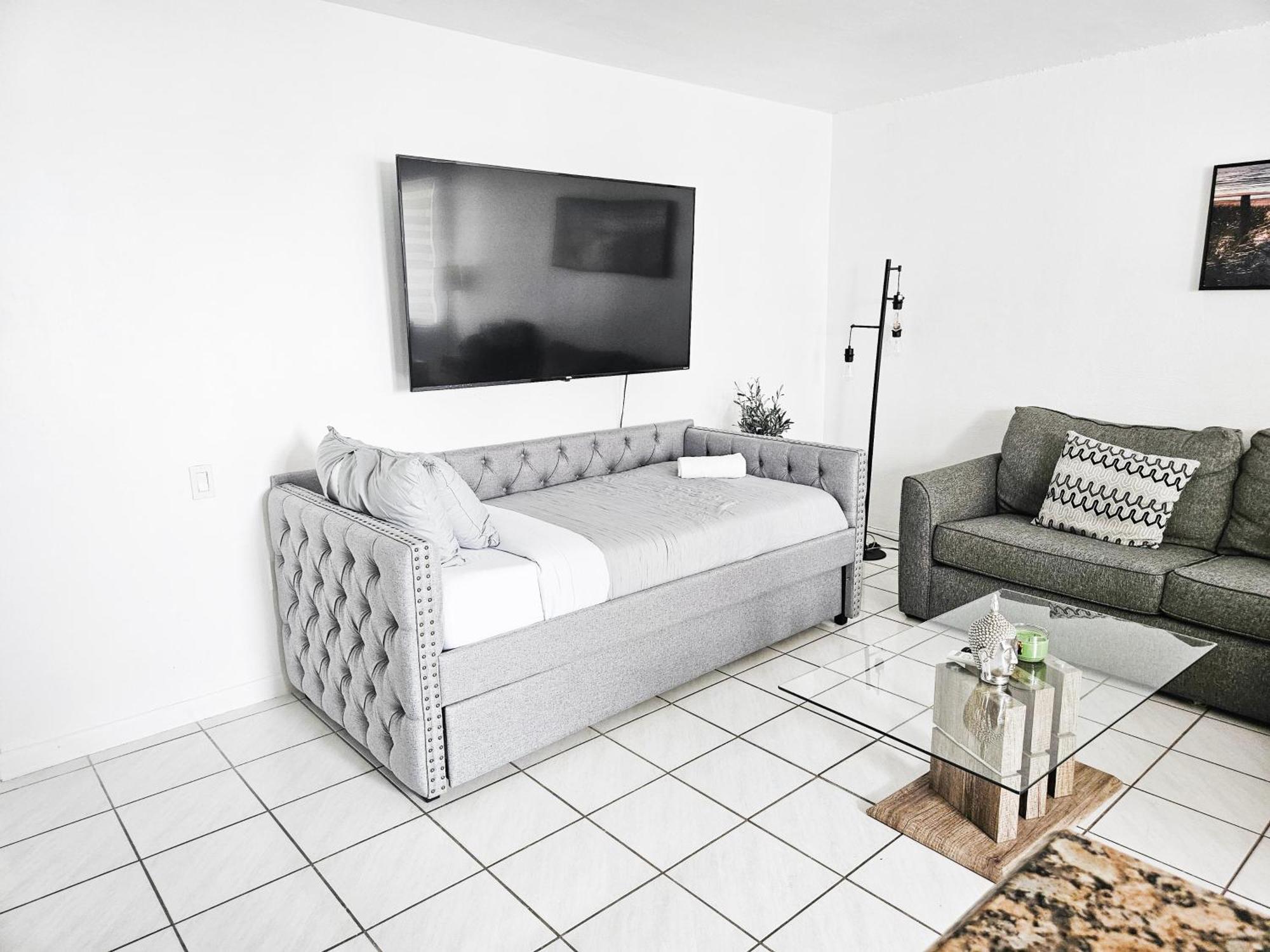 Bayfront Apartment Breathtaking Views- One Bedroom W Balcony- Living Room -Free Parking Miami Beach Luaran gambar