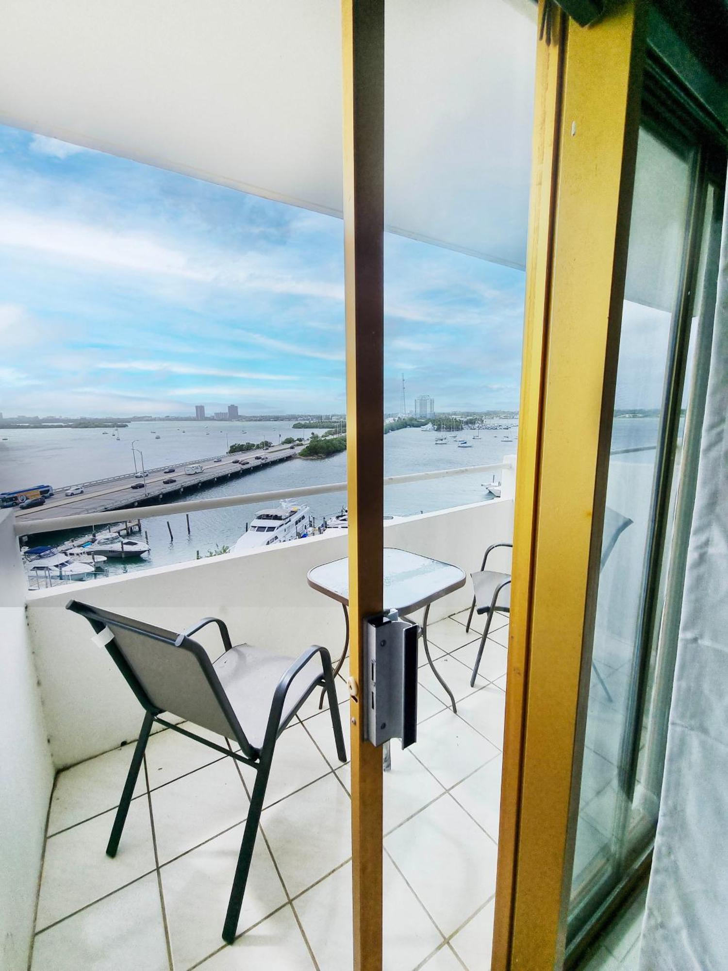 Bayfront Apartment Breathtaking Views- One Bedroom W Balcony- Living Room -Free Parking Miami Beach Luaran gambar